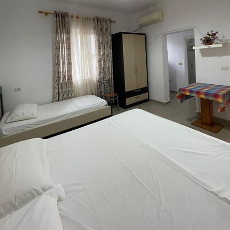 Guest House Lionel Durrës Eksteriør billede
