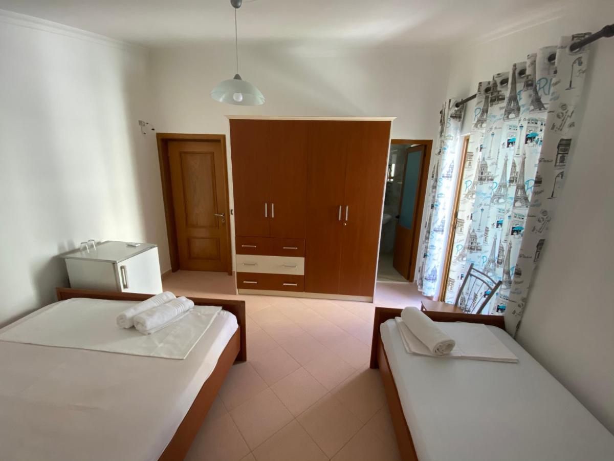 Guest House Lionel Durrës Eksteriør billede