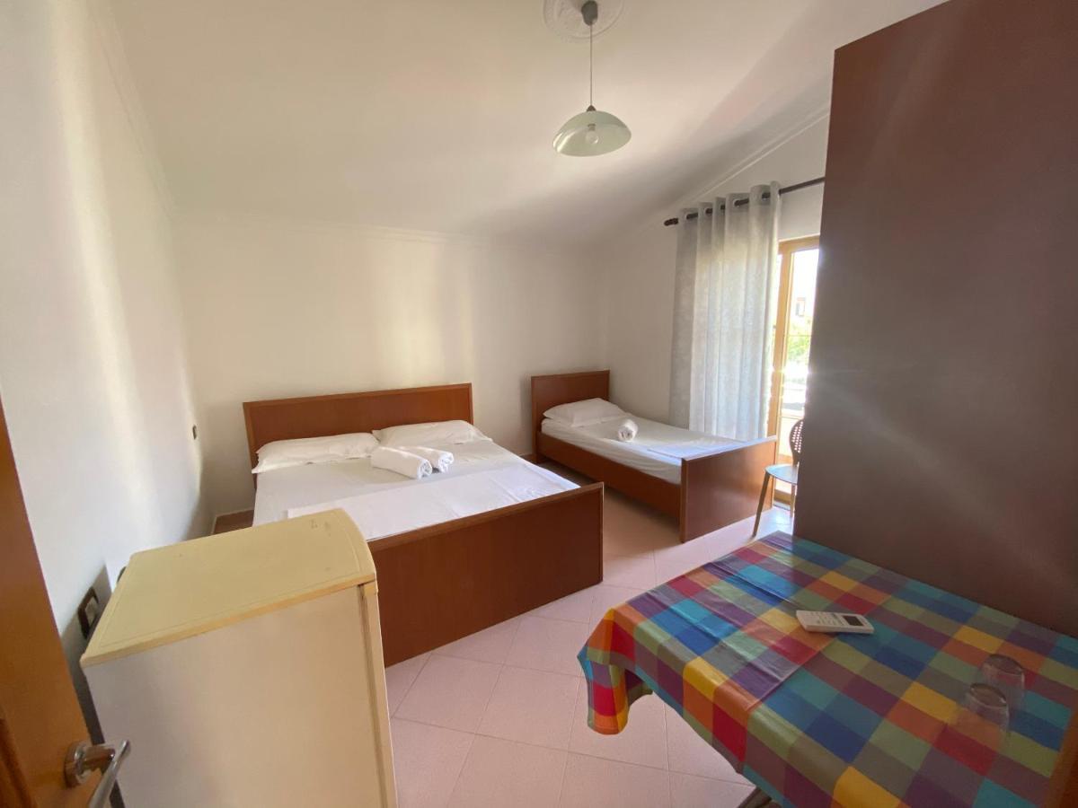 Guest House Lionel Durrës Eksteriør billede