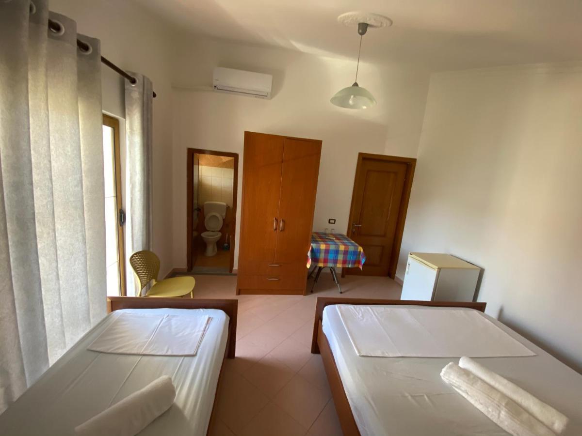 Guest House Lionel Durrës Eksteriør billede